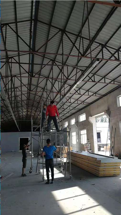 组合板库安装现场